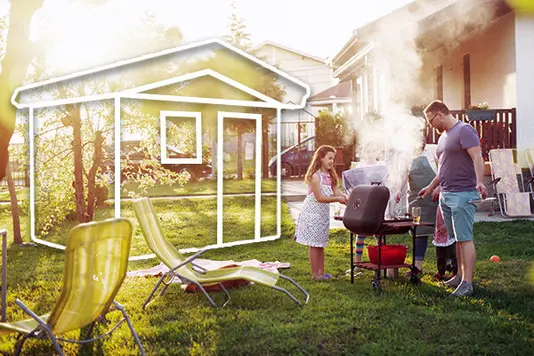 Baugenehmigung-Bauantrag-Ratgeber-Town-Country-Haus-05 Familie im Garten